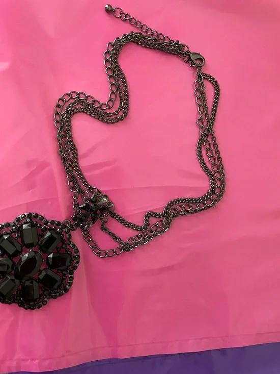 Anna Sui necklace w triple strand chain & an ornate pendant w rhinestones - Picture 2 of 8